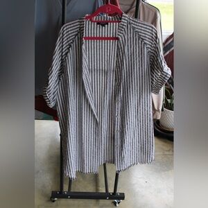 Black & White Striped Button-Down Tunic 🖤🤍